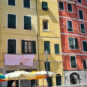 Vicolo Apartment, Pedestrian Centre, 2bdr, 2,5 Bth, Aircondo, Private Parking, Easy To Train And Ferries, Life , La Spezia Italie